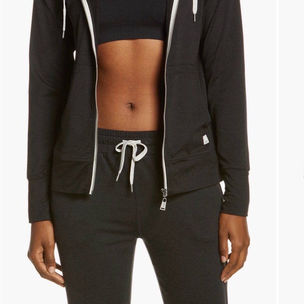 SOLD Vuori Women’s Halo Performance Hoodie 1.0 sz XS